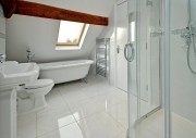 Kynance-bath3-OCT15-nggid03440-ngg0dyn-180x0-00f0w010c010r110f110r010t010