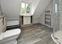 Kynance-ensuite2 OCT15
