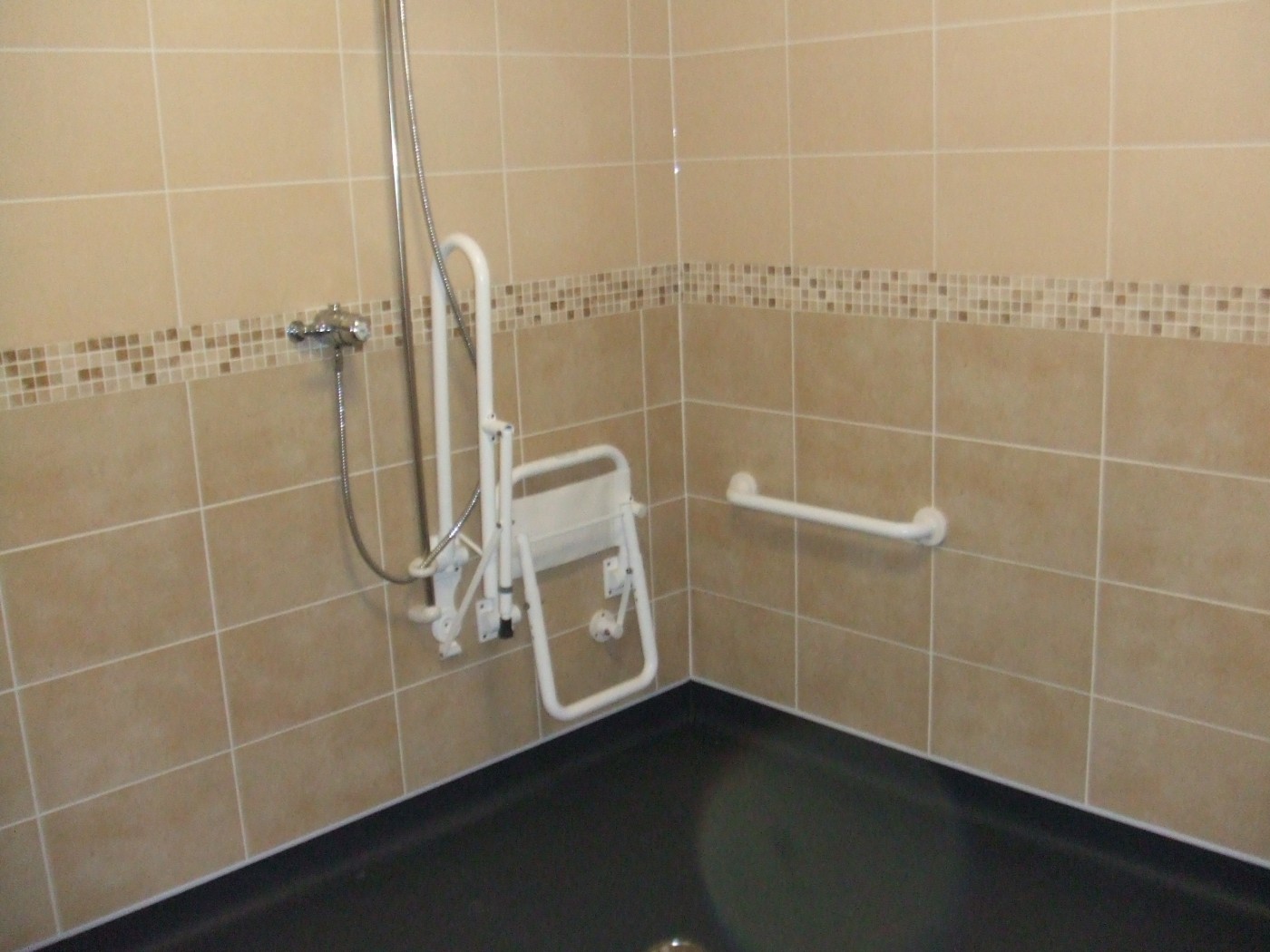 1_independent-living-wetrooms-bathrooms-6